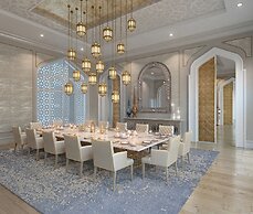 Hilton Salwa Beach Resort & Villas