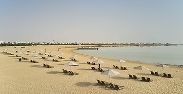 Hilton Salwa Beach Resort & Villas