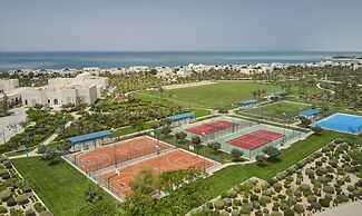 Hilton Salwa Beach Resort & Villas