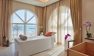Hilton Salwa Beach Resort & Villas