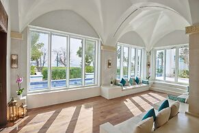 Hilton Salwa Beach Resort & Villas