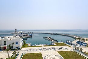 Hilton Salwa Beach Resort & Villas