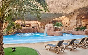 Hilton Salwa Beach Resort & Villas