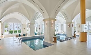 Hilton Salwa Beach Resort & Villas