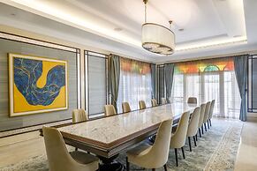 Hilton Salwa Beach Resort & Villas