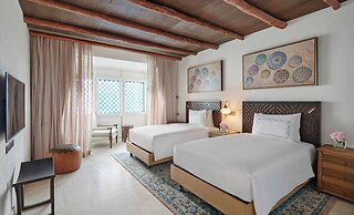 Hilton Salwa Beach Resort & Villas