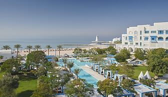 Hilton Salwa Beach Resort & Villas