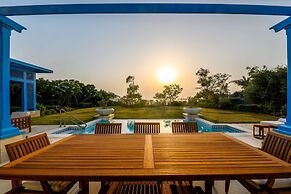 Hilton Salwa Beach Resort & Villas