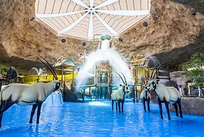 Hilton Salwa Beach Resort & Villas