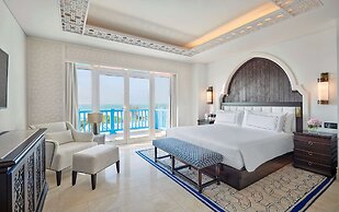 Hilton Salwa Beach Resort & Villas