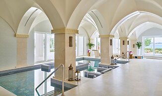 Hilton Salwa Beach Resort & Villas