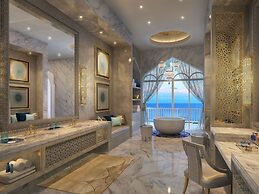 Hilton Salwa Beach Resort & Villas