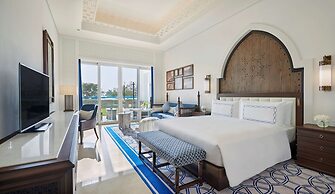 Hilton Salwa Beach Resort & Villas