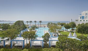 Hilton Salwa Beach Resort & Villas