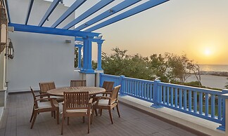 Hilton Salwa Beach Resort & Villas