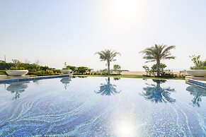 Hilton Salwa Beach Resort & Villas