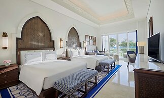 Hilton Salwa Beach Resort & Villas
