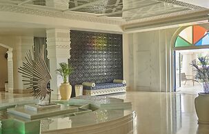 Hilton Salwa Beach Resort & Villas