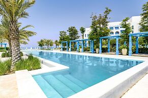 Hilton Salwa Beach Resort & Villas