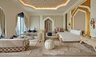 Hilton Salwa Beach Resort & Villas