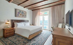 Hilton Salwa Beach Resort & Villas