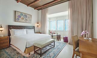 Hilton Salwa Beach Resort & Villas