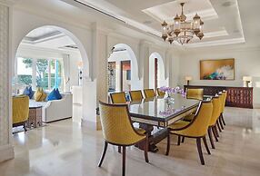 Hilton Salwa Beach Resort & Villas