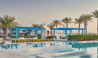Hilton Salwa Beach Resort & Villas