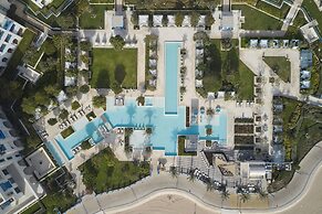 Hilton Salwa Beach Resort & Villas