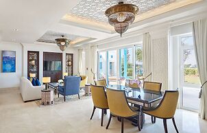 Hilton Salwa Beach Resort & Villas