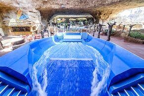 Hilton Salwa Beach Resort & Villas