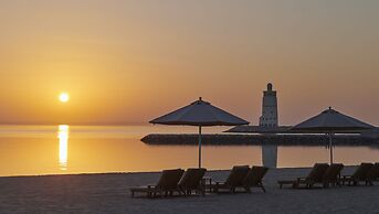Hilton Salwa Beach Resort & Villas