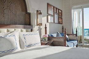 Hilton Salwa Beach Resort & Villas