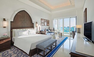 Hilton Salwa Beach Resort & Villas