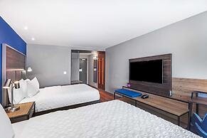 Tru by Hilton Laredo Airport