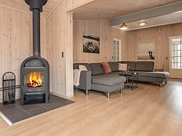 24 Person Holiday Home in Oster Assels