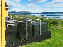 Seaside Charm in Hamaroy-by Traum