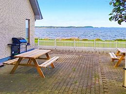 Seaside Retreat in Hvalpsund-by Traum