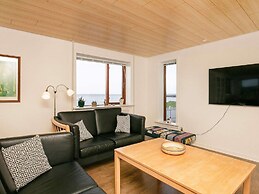 Seaside Retreat in Hvalpsund-by Traum