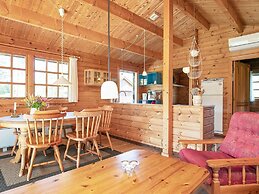 Charming Coastal Retreat-by Traum