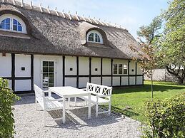 Idyllic Thatched Cottage Retreat-by Traum