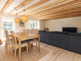 Idyllic Thatched Cottage Retreat-by Traum