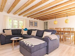 Idyllic Thatched Cottage Retreat-by Traum