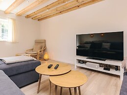 Idyllic Thatched Cottage Retreat-by Traum