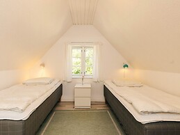 Idyllic Thatched Cottage Retreat-by Traum