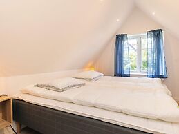 Idyllic Thatched Cottage Retreat-by Traum