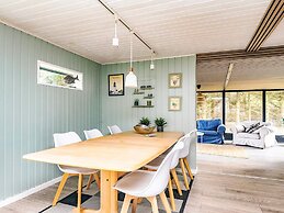 Secluded Lagoon Retreat in Hou-by Traum