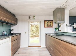 Secluded Lagoon Retreat in Hou-by Traum