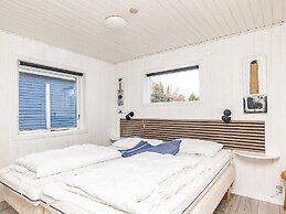 Secluded Lagoon Retreat in Hou-by Traum