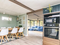 Secluded Lagoon Retreat in Hou-by Traum